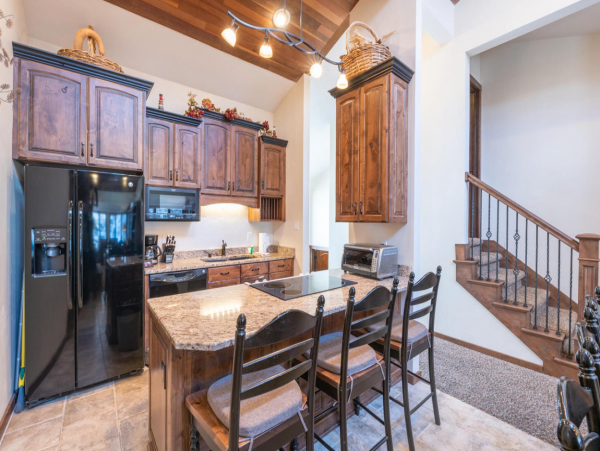 Walk to lift Vacation Condo Three Bedroom in Park City